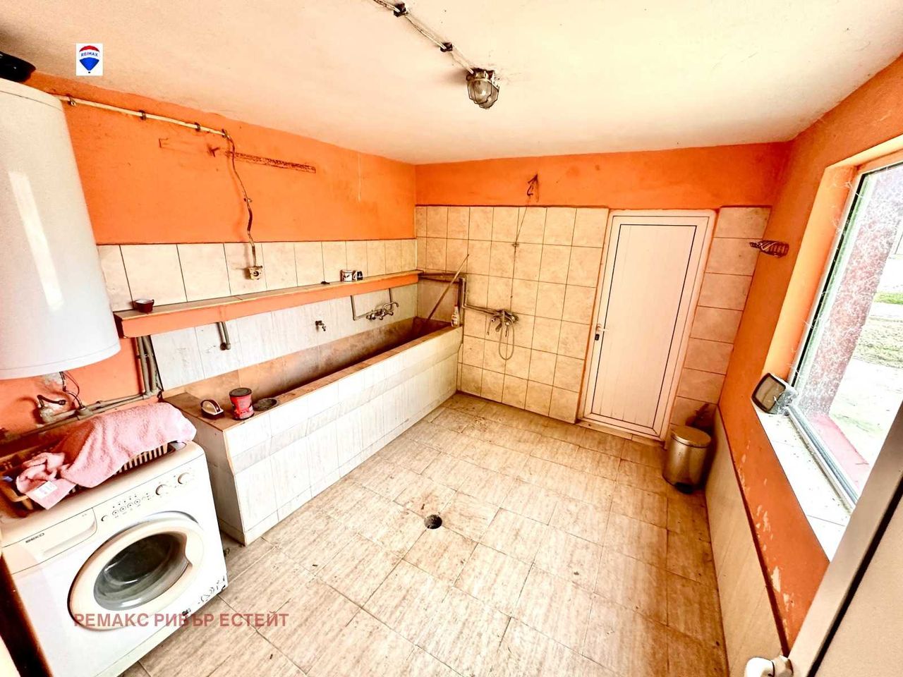 Продава се Промишлена сграда в с. Белица, Област Силистра - 1584 кв.м за 329 €/кв.м - Снимка #6