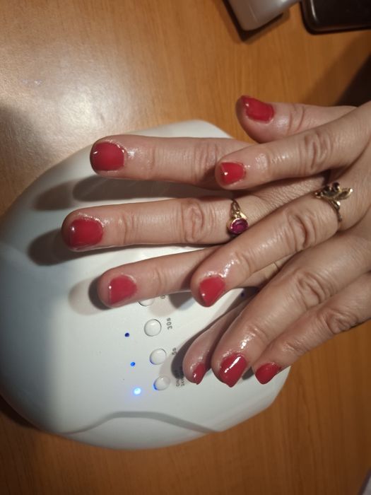 Unghii cu gel și semi permanenta