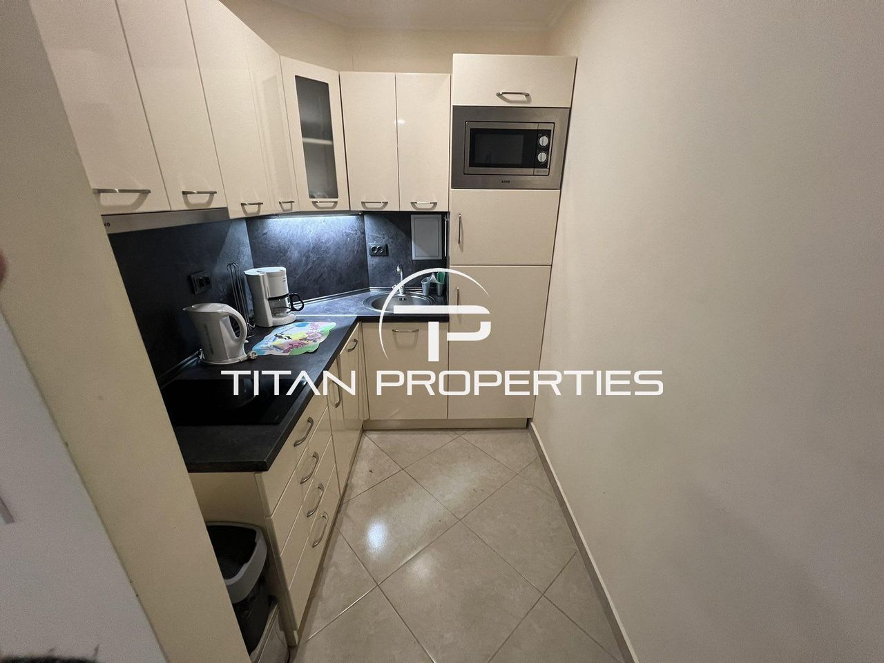 Дава се под наем Тристаен апартамент в Бургас, Сарафово - 93 кв.м за 612 € - Снимка #2