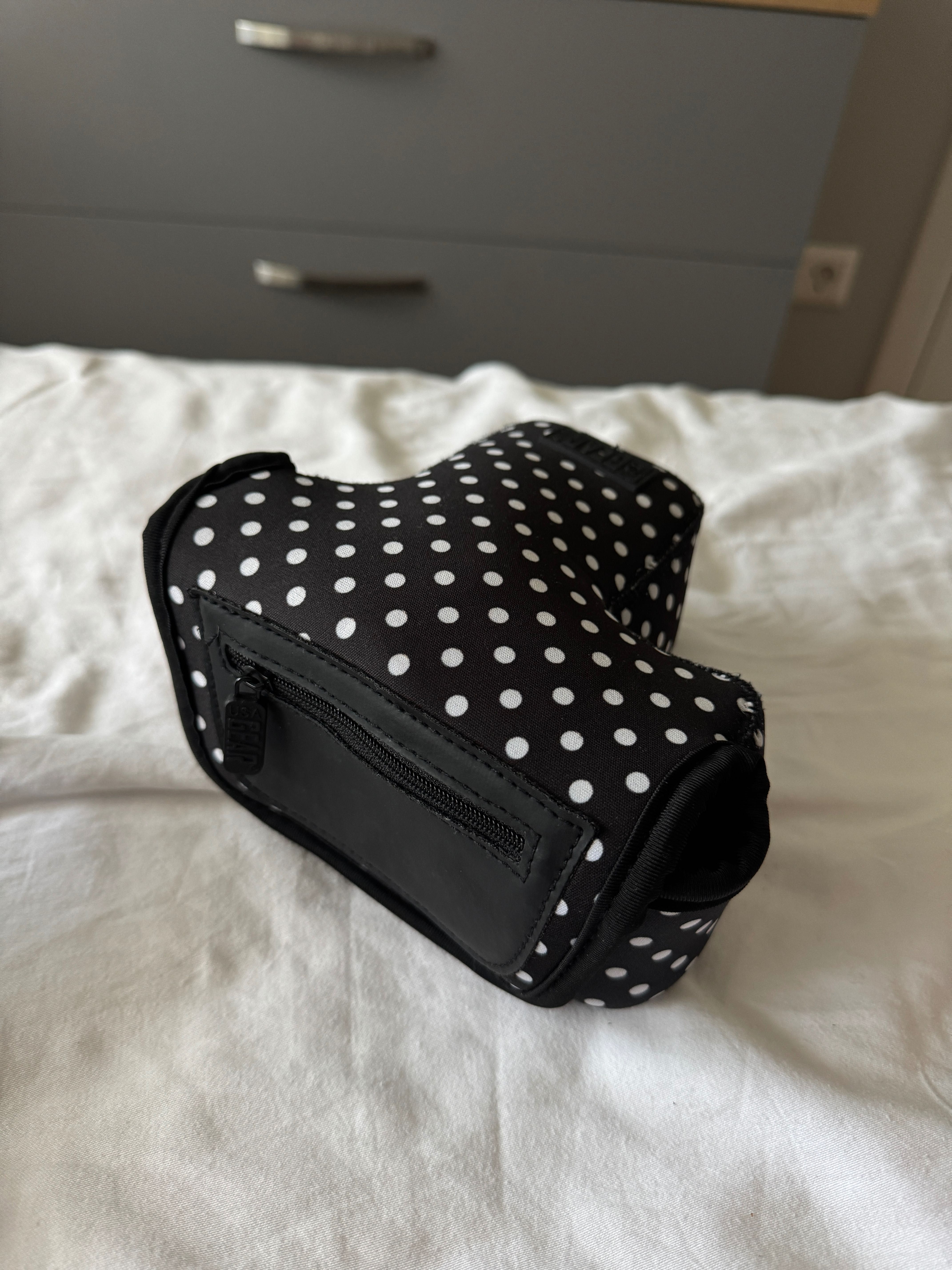 Sony Alpha A7 III + Samyang AF 35mm f/2.8 - Sony FE Fit + Flash + Case