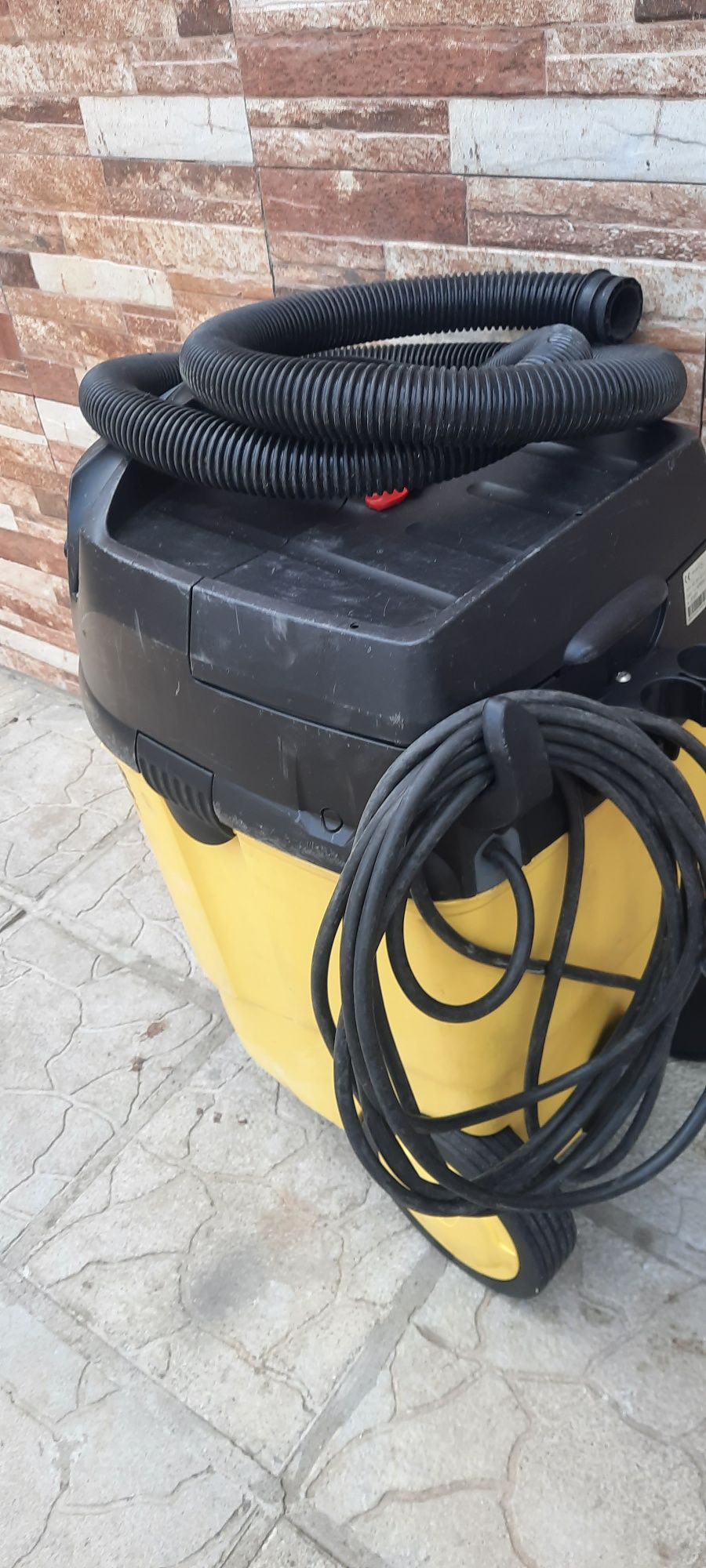 Прахосмукачка  Karcher nt561 ECO TE   с Контакт и Тупалка