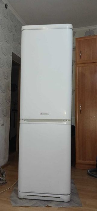 холодильник с доставкой продаю в отличном рабочем состояни Высота-1м97