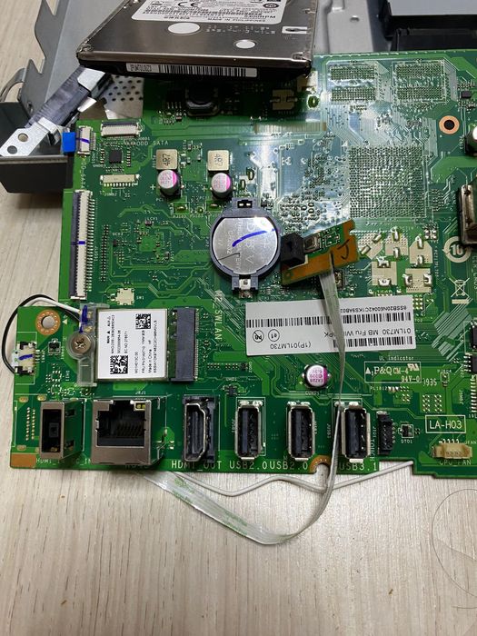 Почти новый Моноблок без корпус и экран сломан i3 8100