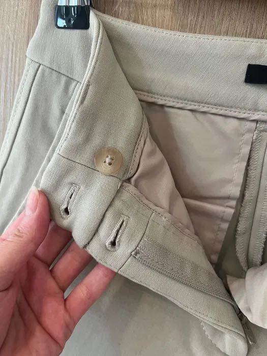 Vând pantaloni Massimo Dutti/34 XS