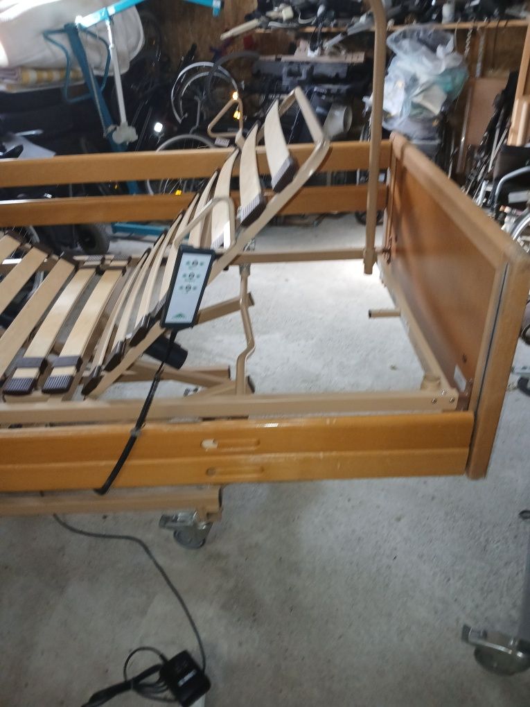 Vând pat electric medical