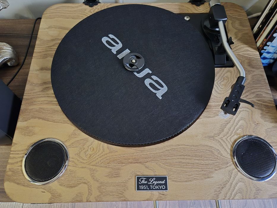 Грамофон AIWA GBTUR-120WD