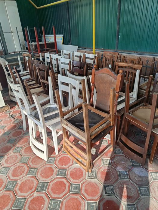 Продается стол стулья