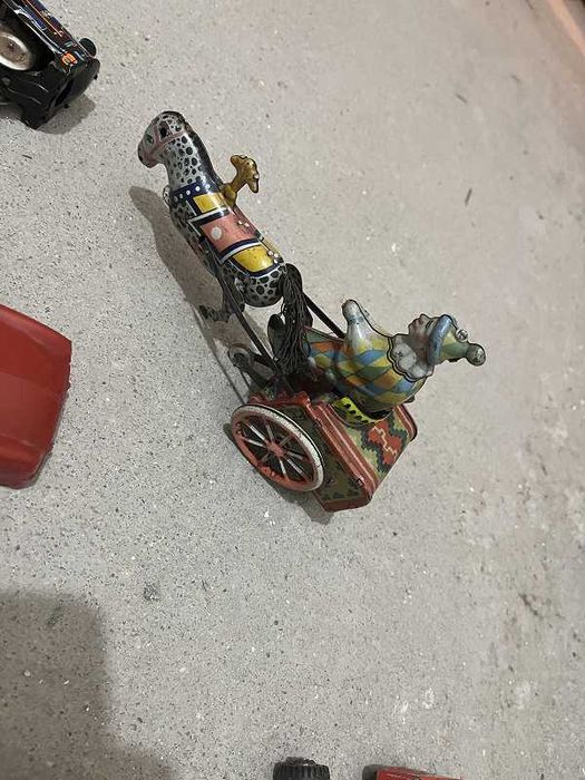 Много ретро метални играчки