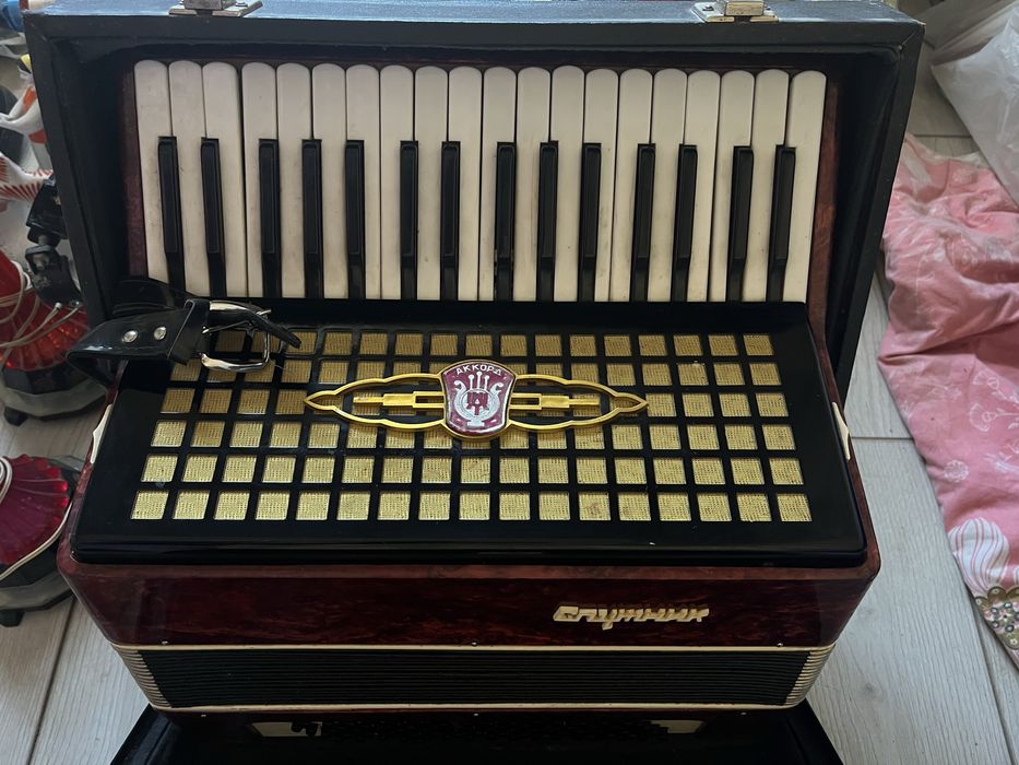 СРОЧНО продается советский новый аккордеон