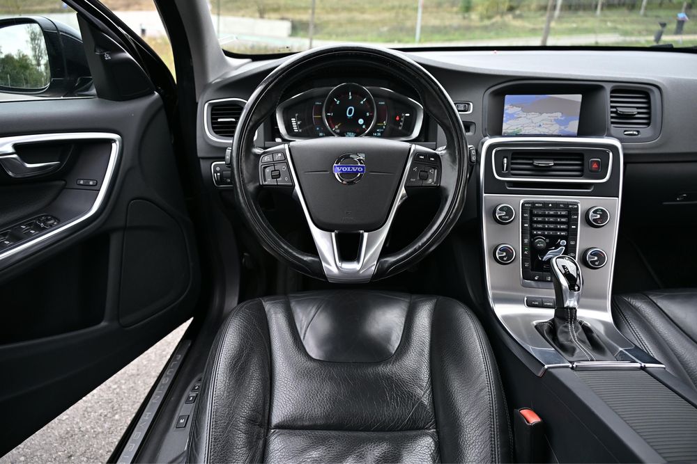 Volvo V60 Plug In Hibrid  2013 D6 4X4  - webasto / distronic etc