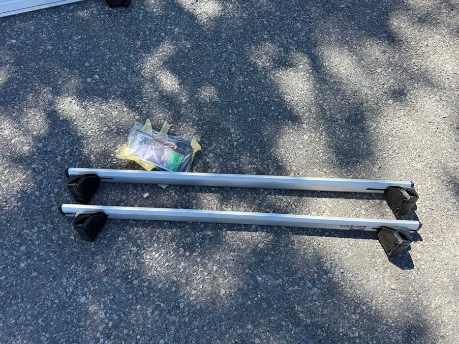 Продавам оригинален багажнк напребни греди за шкода октавия 2021г.