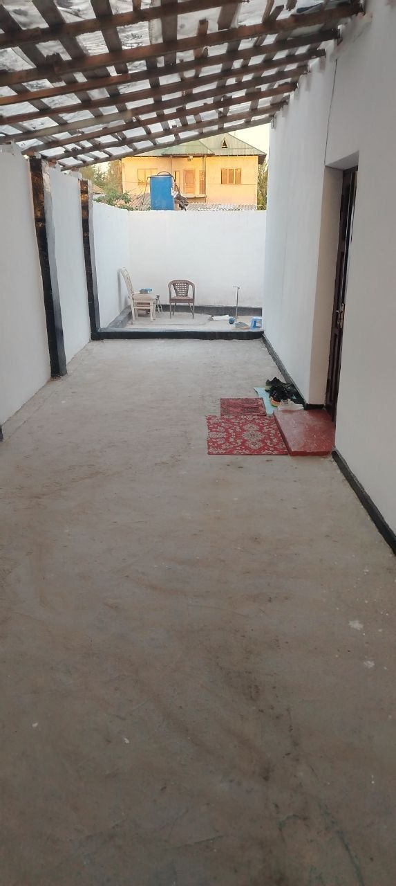 Hovli sotiladi 250m²