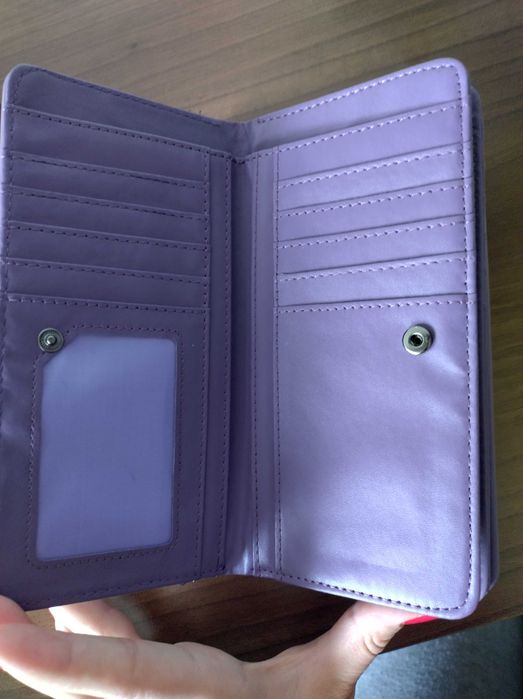 Дамско портмоне.