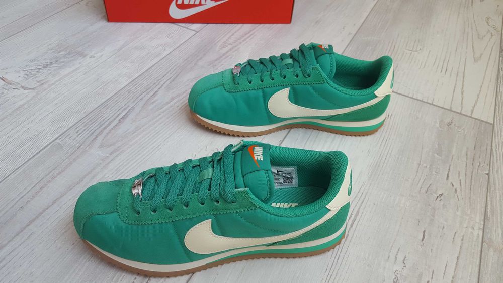 Нови зелени маратонки Nike Cortez за момиче с размер 39