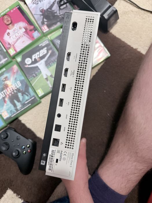 Xbox one + maneta + jocuri