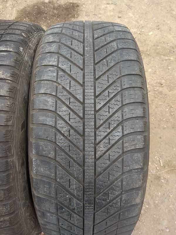 Шины 205/55 R16 - "GoodYear Vector 4Seasons" (Словения), всесезонные.