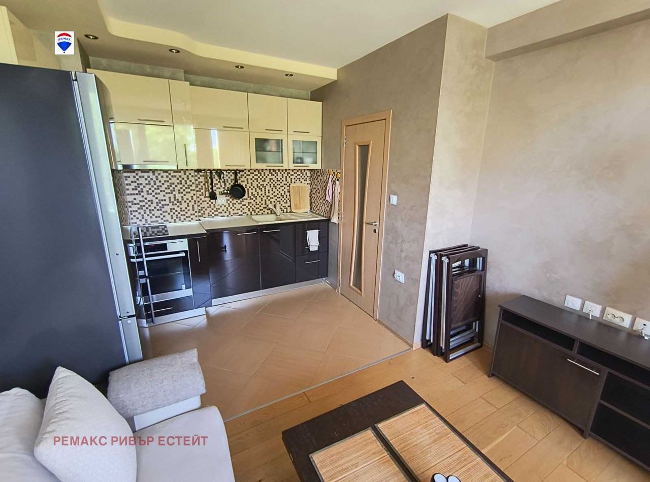 Дава се под наем Тристаен апартамент в Русе, Ялта - 67 кв.м за 408 € - Снимка #2