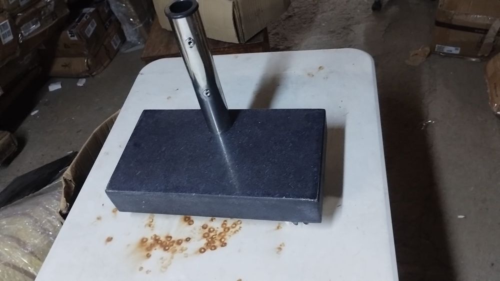 Picior de umbrela de marmura cu roti 100 lei