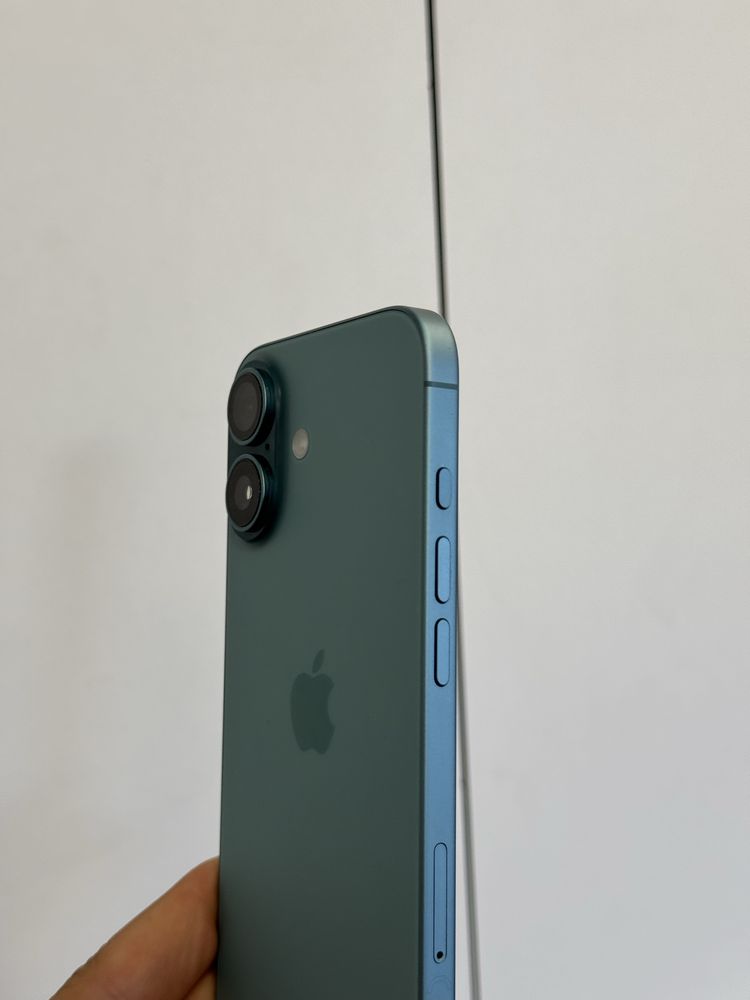 Продавам отличен iPhone 16  37 цикъла
