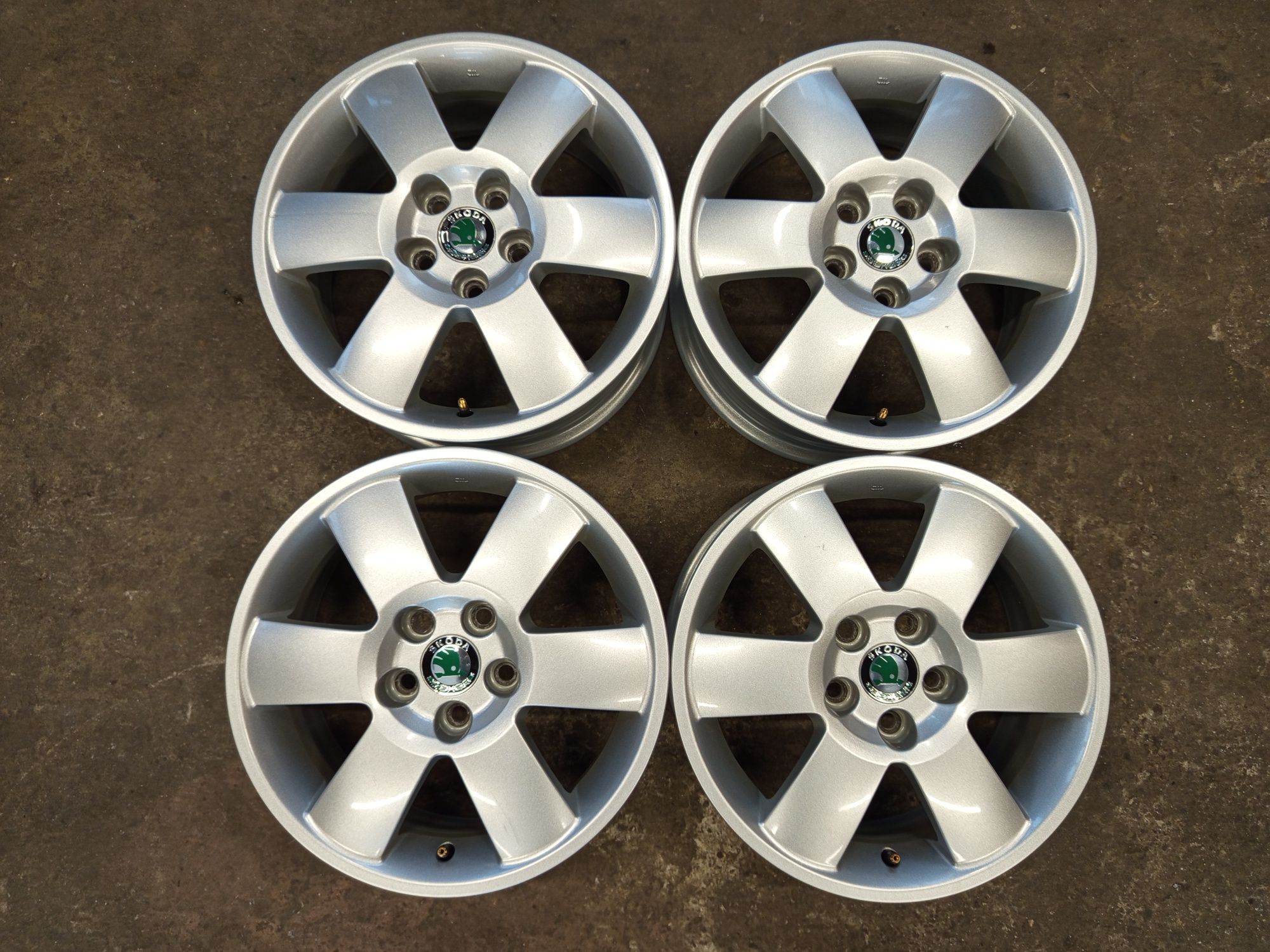 15'' Skoda Fabia Roomster Оригинални Джанти Шкода 5x100