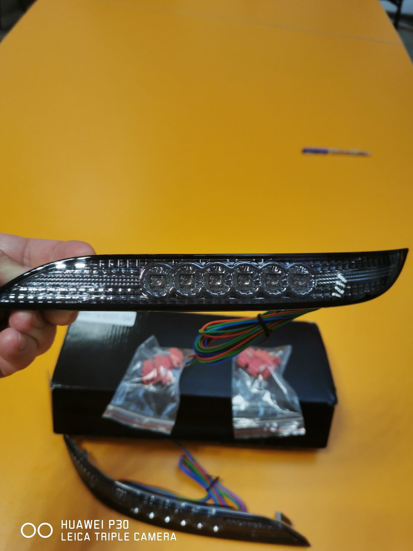 Reflector (catadioptru, cat eye) fumuriu bara spate BMW E60