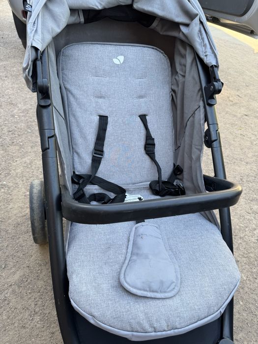 Продам коляску Joie