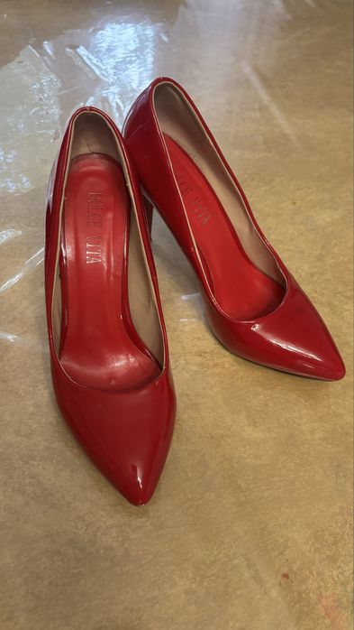 Продам красеые лакированные туфли