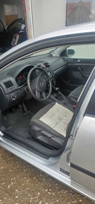 Închiriez golf 5