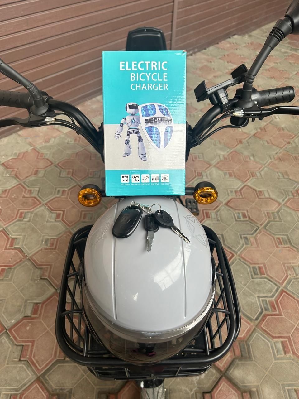 Продам  электрический скутер срочно возможно торг