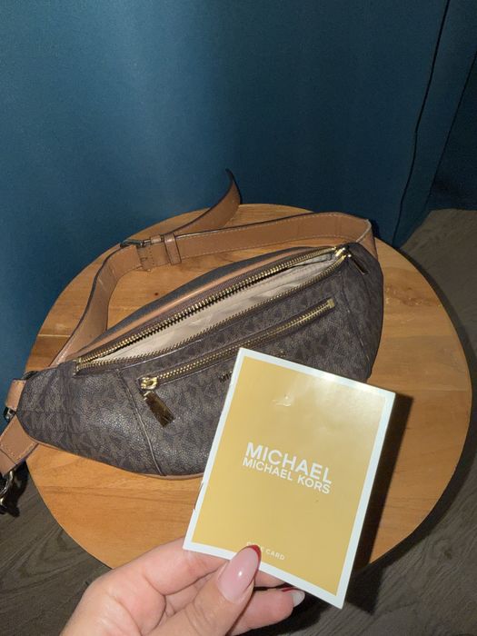 Чанта тип банан Michael Kors