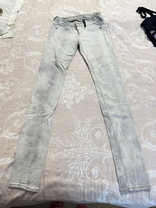 Тениски , дънки , пуловер GUESS