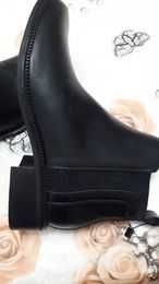 Vand botine cu toc jos