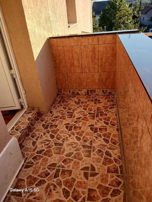 Apartament 3 camere, 2 bai, izolat, etaj 1 - Motru, Gorj