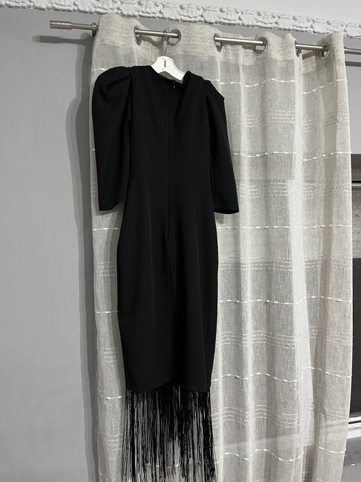 Rochie neagra, cu snururi