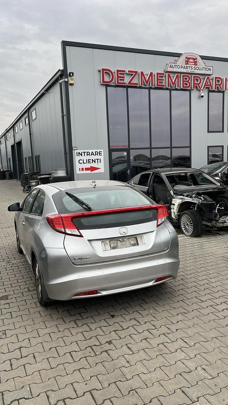 Dezmembram Honda Civic 1.3 benzina din 2013
