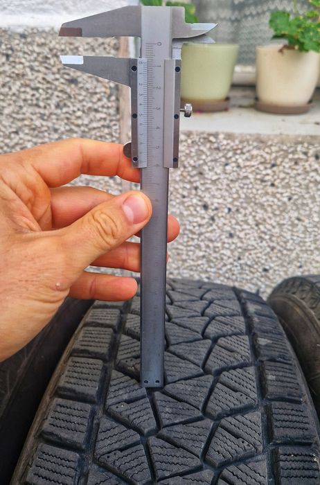 Зимни гуми Bridgestone Blizzak DM V2  215 70 R16