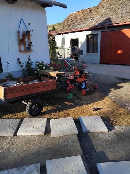 Motocultor cu remorcuta