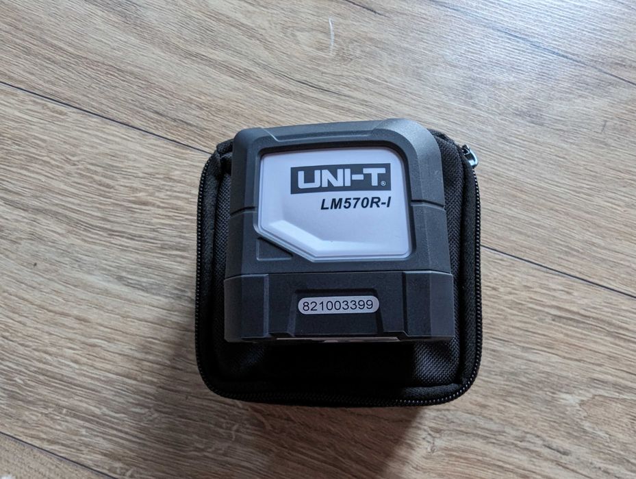 Nivela laser UNI-T cu accesorii, noua, garantie 15-30m