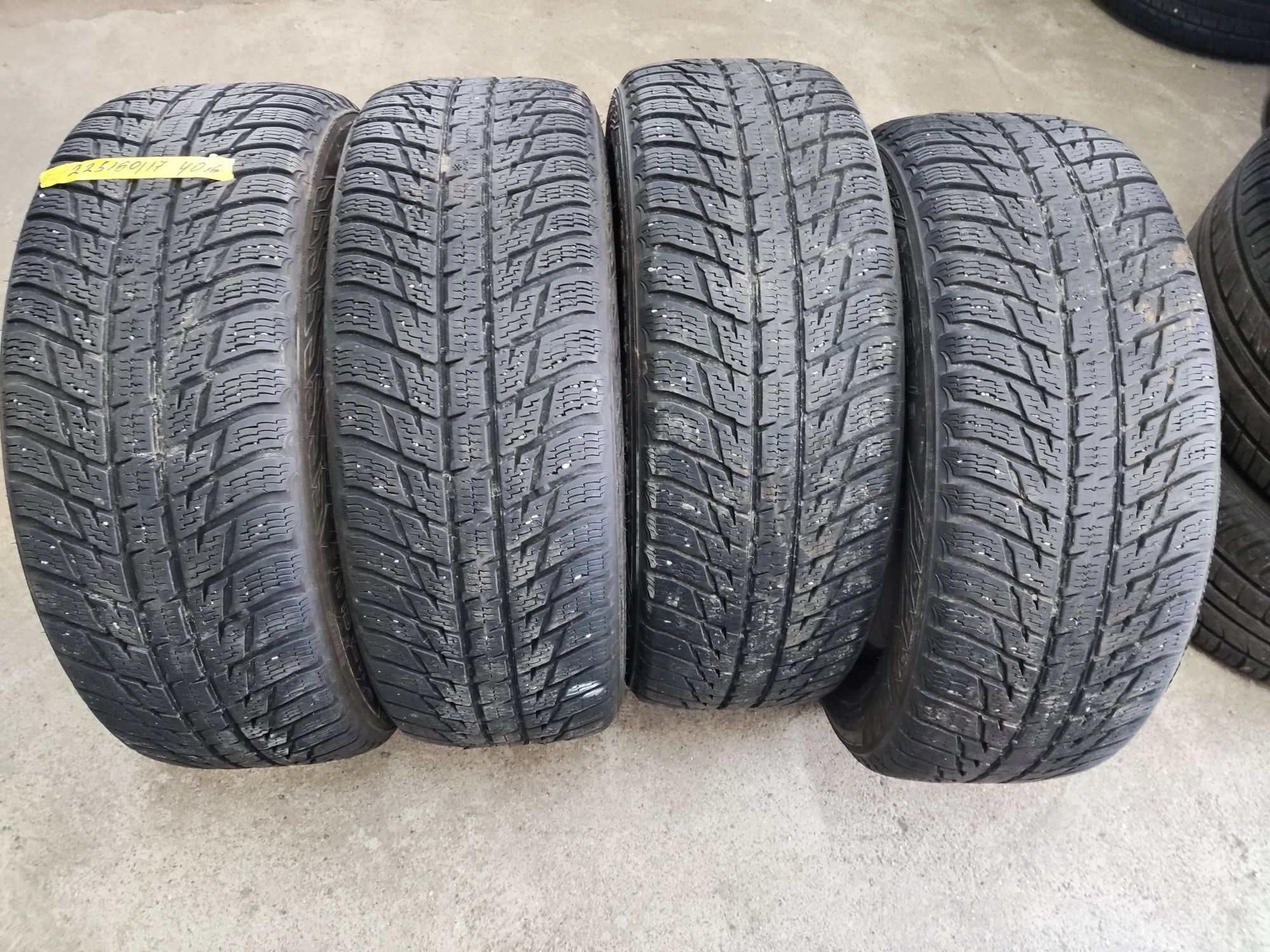 225/60/17 Nokian