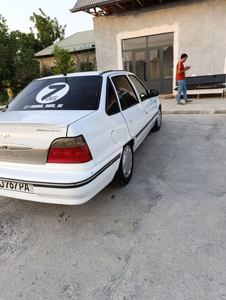 Daewoo Nexia  sotiladi
