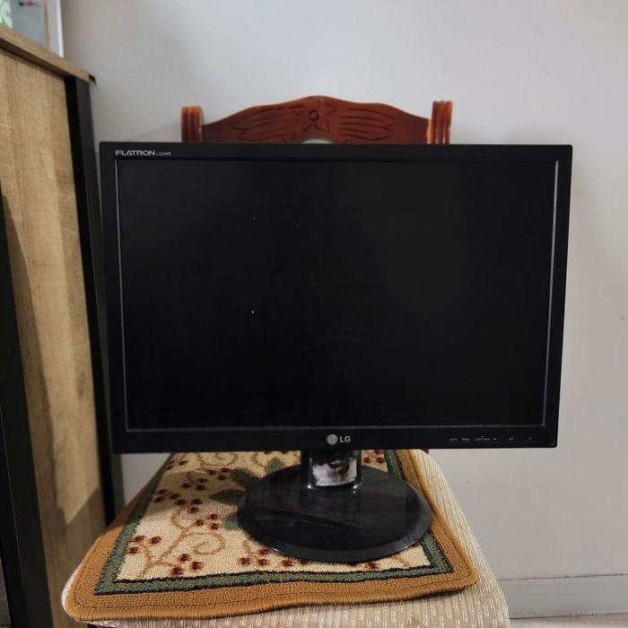 Монитор lg  L222WS-BN