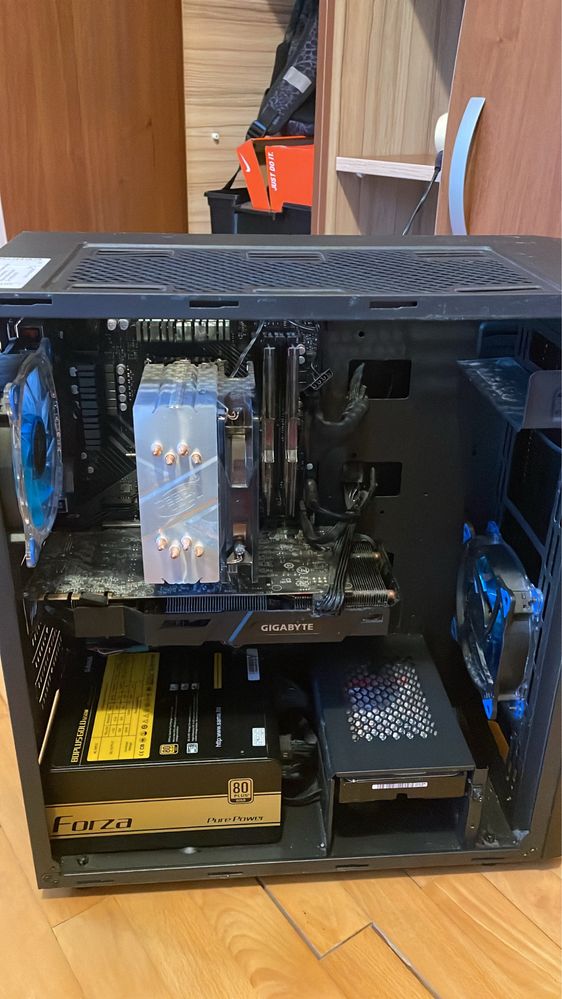 Настолен геймърски rgb компютър.