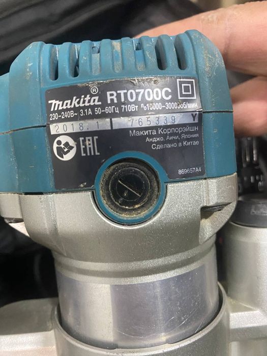 Фреза  макита RT0700C
