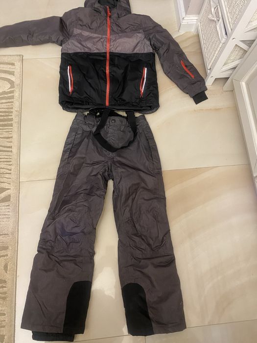 яке със естествен косъм на качулката