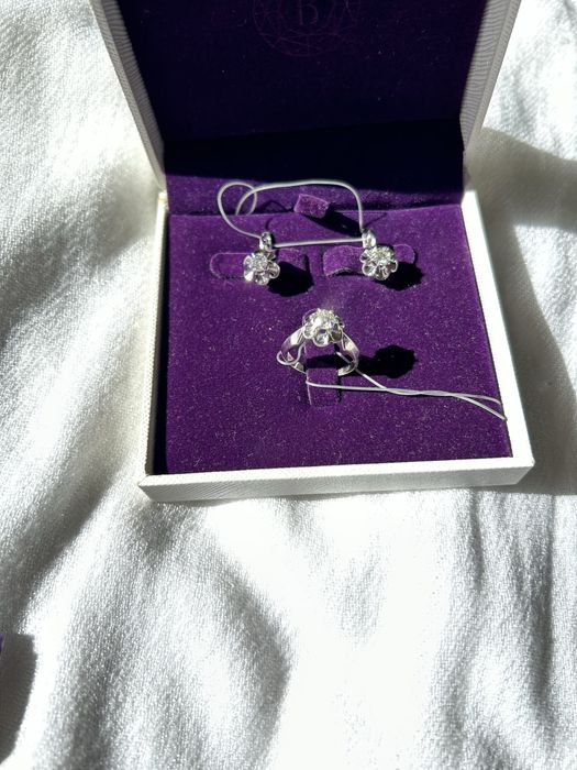 Комплект ювелирный, 585 проба 14к. Кольцо 0.51ct. Серьги 0.81ct.