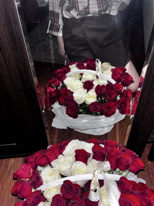 Роза голландский 51 роза в корзине