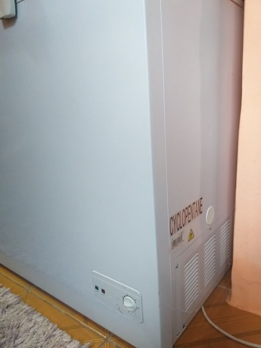 Lada frigorifica 203 litri in stare foarte buna ca noua