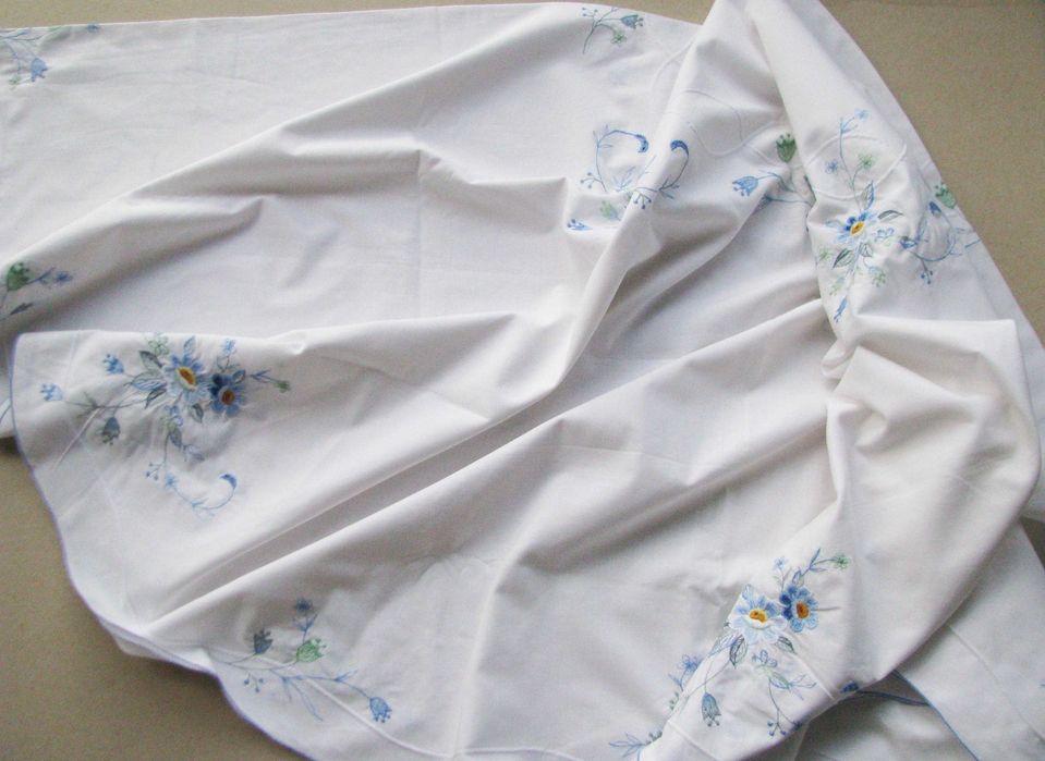 Покривка за маса кръгла бродирана Ленена, отлични