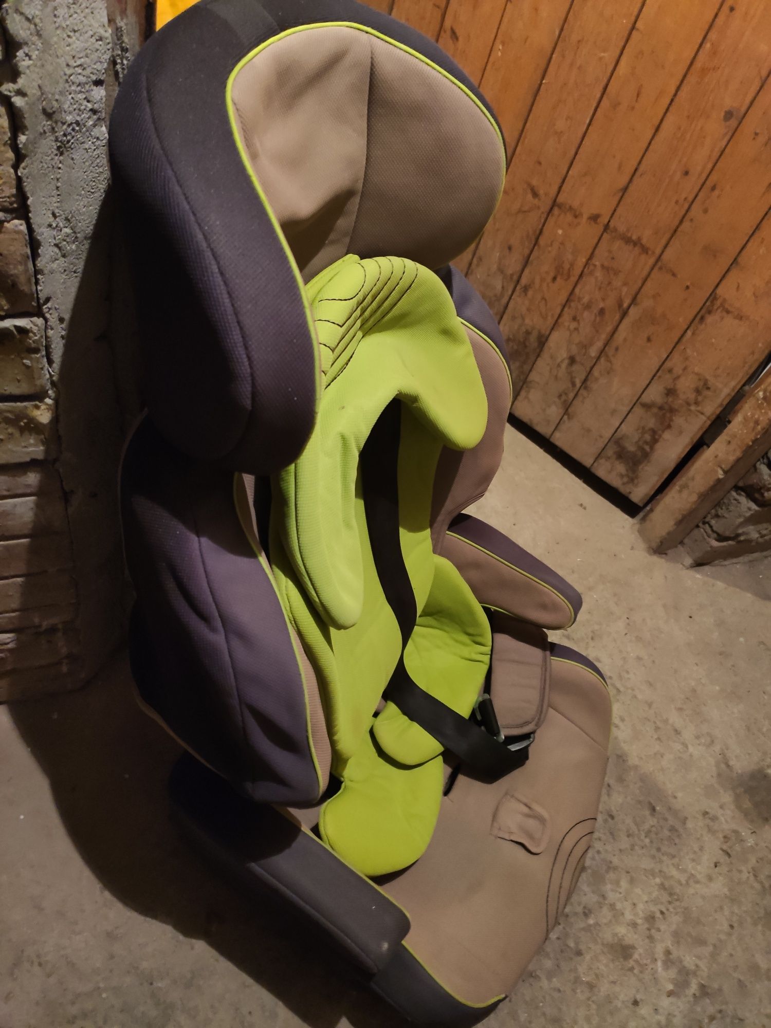 Детски стол за кола