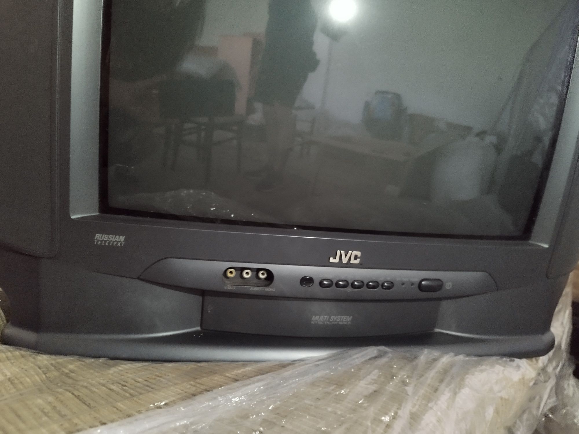 Телевизор. Samsung и телевизор JVC      .